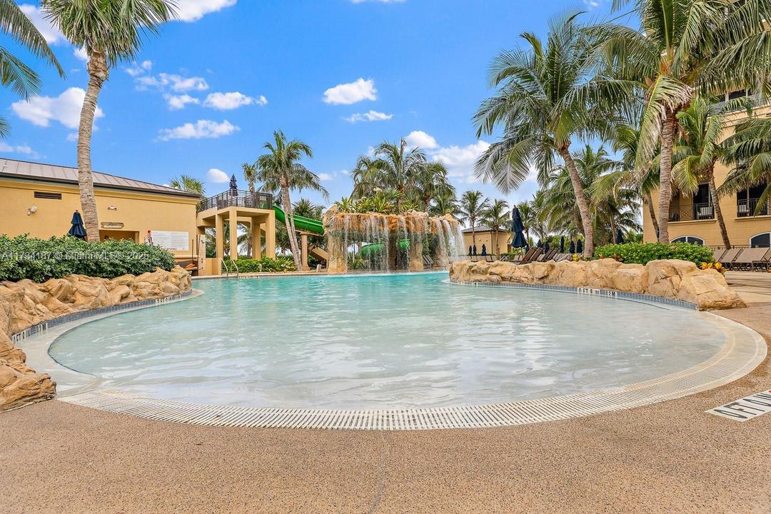 For Sale: $650,000 (2 beds, 2 baths, 1048 Square Feet)