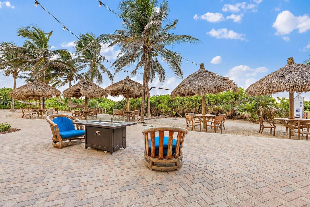 For Sale: $650,000 (2 beds, 2 baths, 1048 Square Feet)