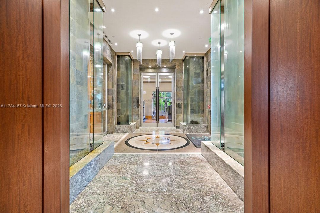 For Sale: $650,000 (2 beds, 2 baths, 1048 Square Feet)