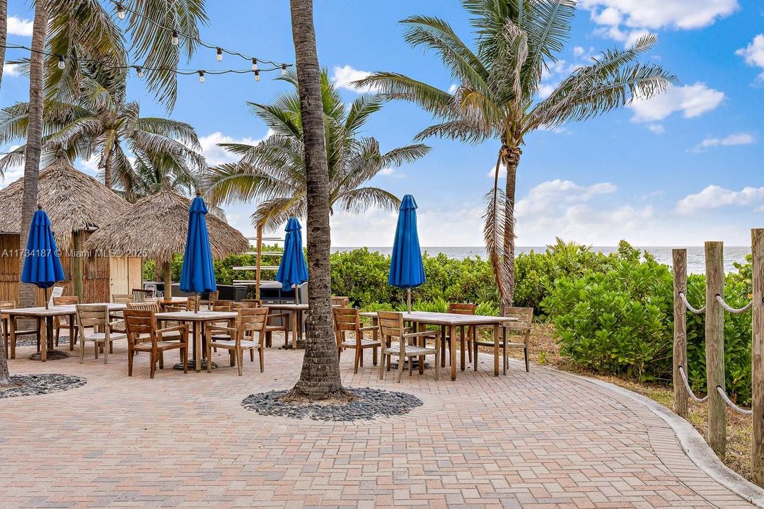 For Sale: $650,000 (2 beds, 2 baths, 1048 Square Feet)