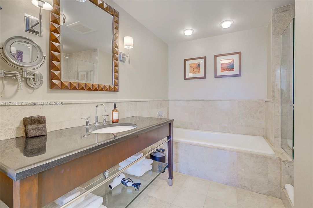 For Sale: $650,000 (2 beds, 2 baths, 1048 Square Feet)