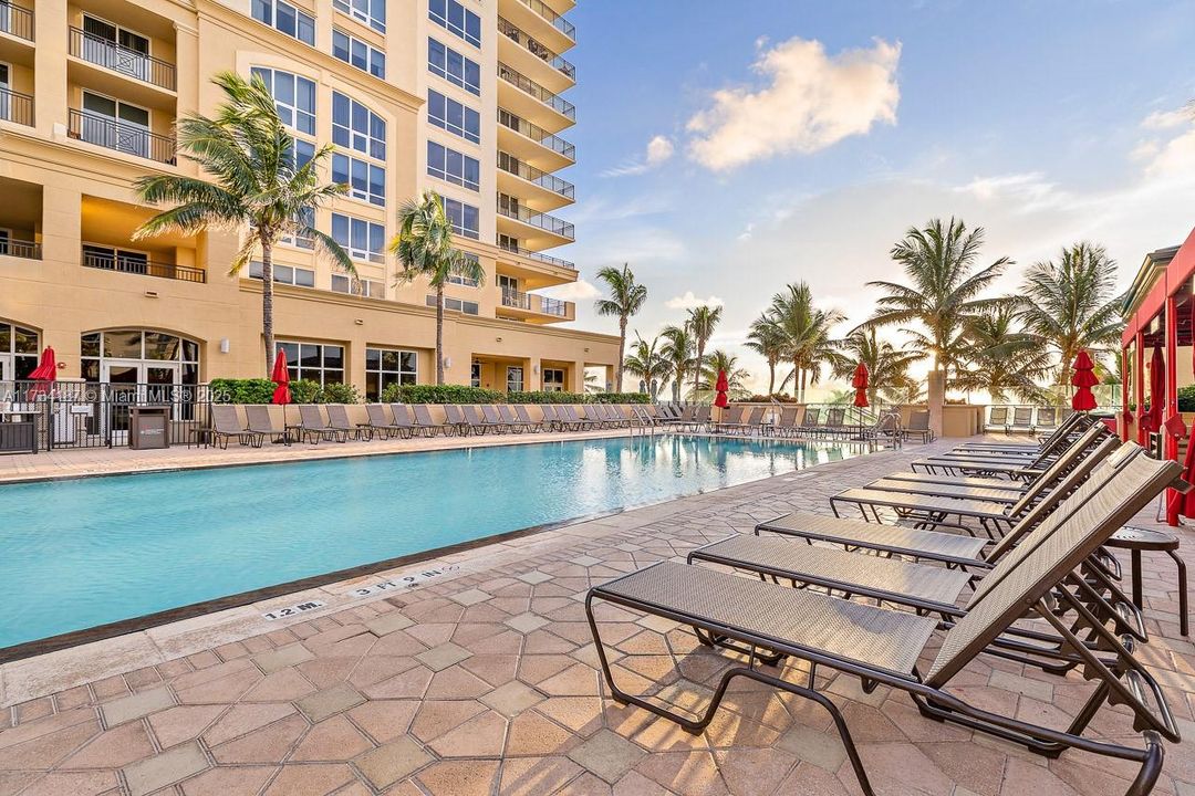 For Sale: $650,000 (2 beds, 2 baths, 1048 Square Feet)