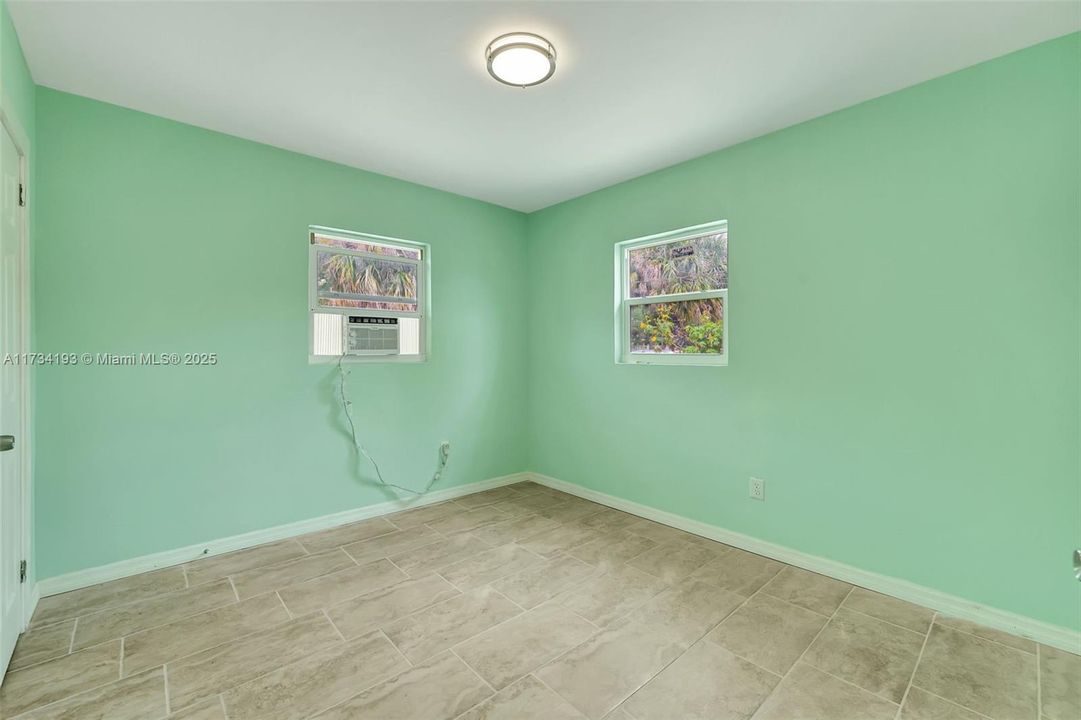 Recently Rented: $1,325 (2 beds, 1 baths, 650 Square Feet)