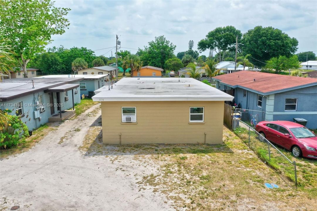 Recently Rented: $1,325 (2 beds, 1 baths, 650 Square Feet)