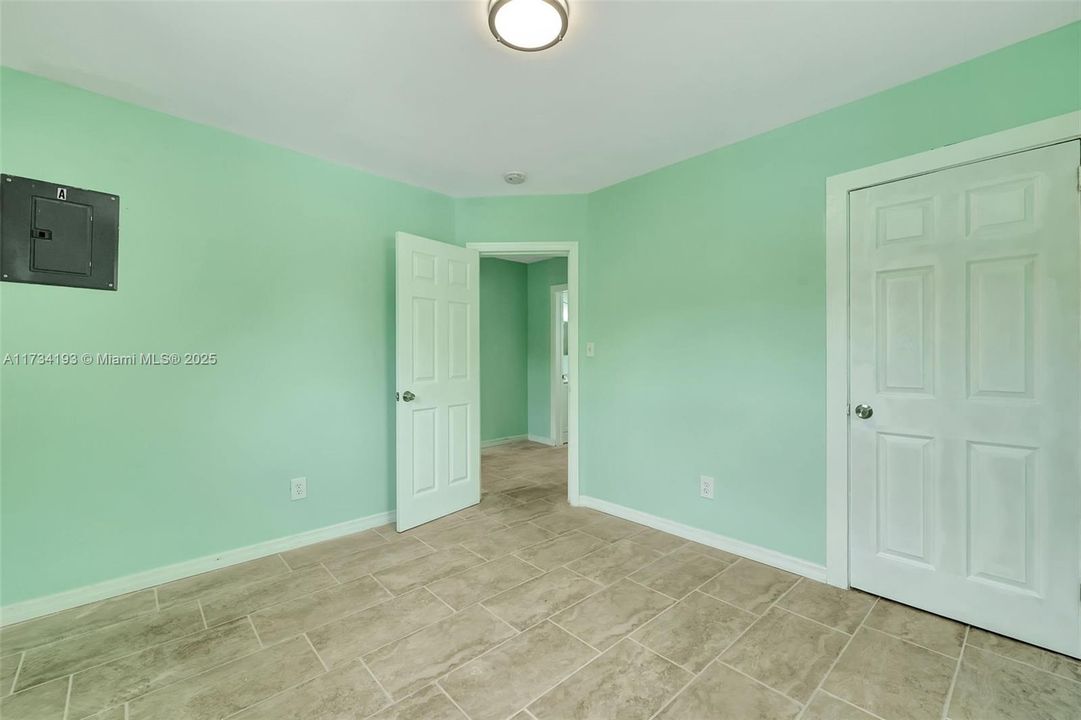 Recently Rented: $1,325 (2 beds, 1 baths, 650 Square Feet)