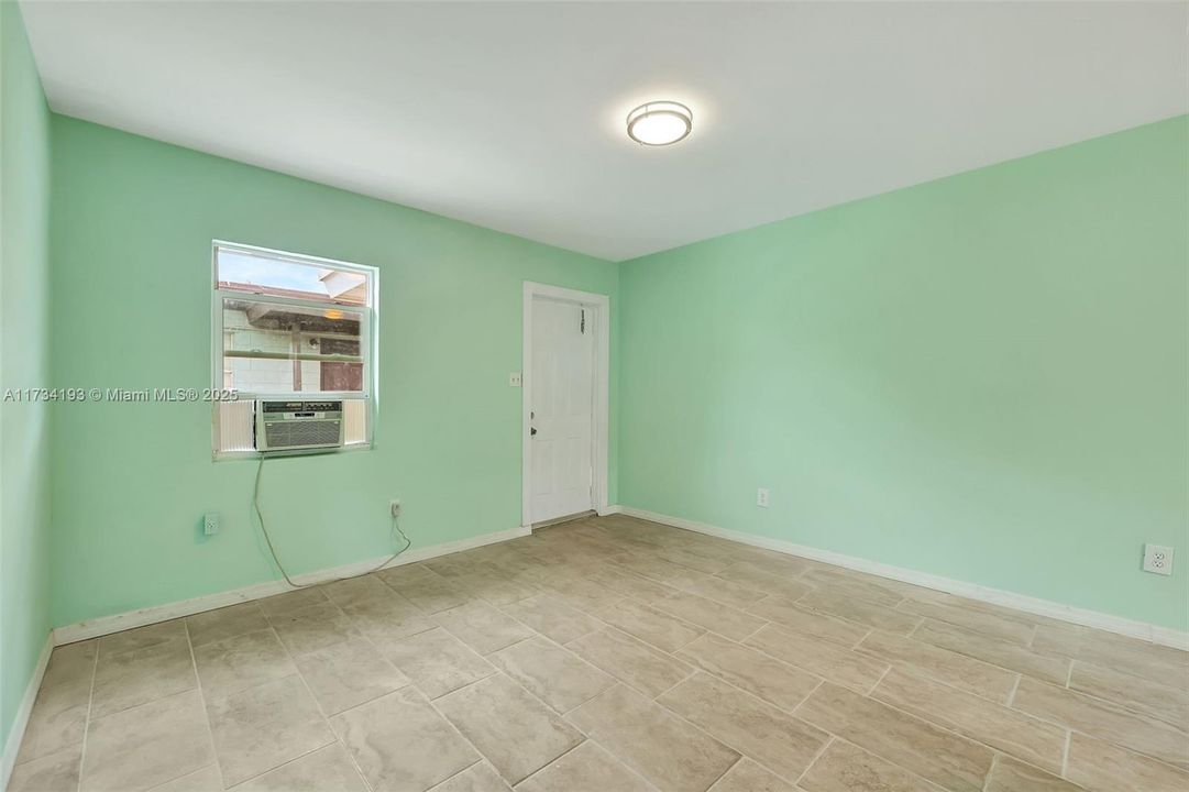 Recently Rented: $1,325 (2 beds, 1 baths, 650 Square Feet)