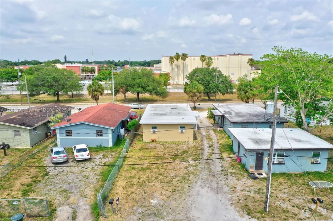 Recently Rented: $1,325 (2 beds, 1 baths, 650 Square Feet)