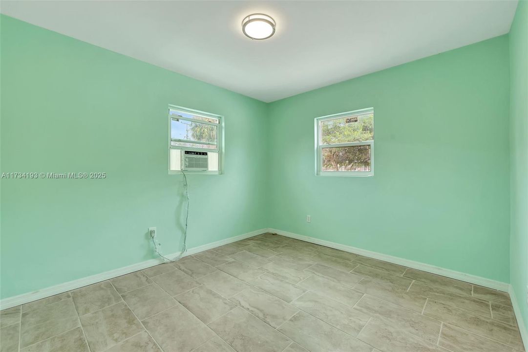 Recently Rented: $1,325 (2 beds, 1 baths, 650 Square Feet)