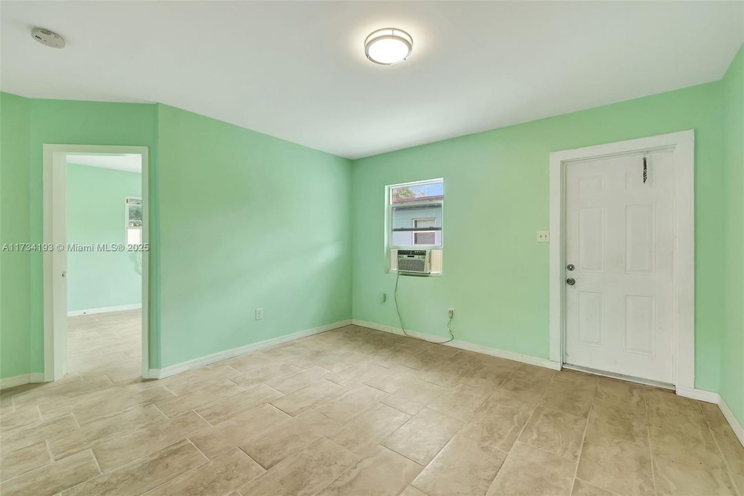 Recently Rented: $1,325 (2 beds, 1 baths, 650 Square Feet)