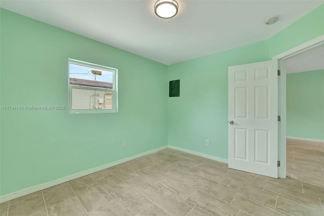 Recently Rented: $1,325 (2 beds, 1 baths, 650 Square Feet)