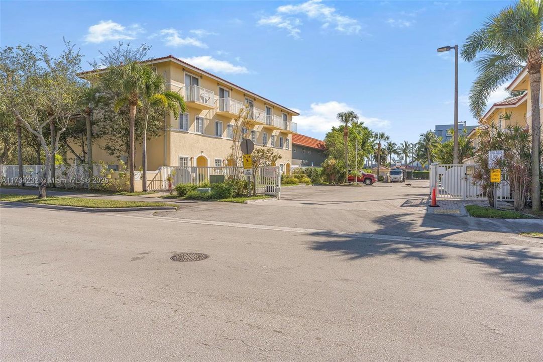 For Sale: $354,999 (3 beds, 2 baths, 1182 Square Feet)