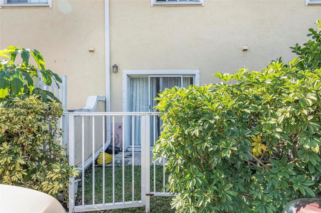 For Sale: $354,999 (3 beds, 2 baths, 1182 Square Feet)