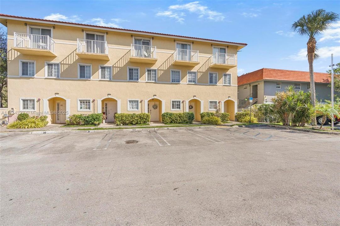 For Sale: $354,999 (3 beds, 2 baths, 1182 Square Feet)