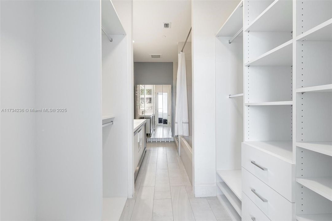 Recently Rented: $4,325 (3 beds, 3 baths, 1262 Square Feet)