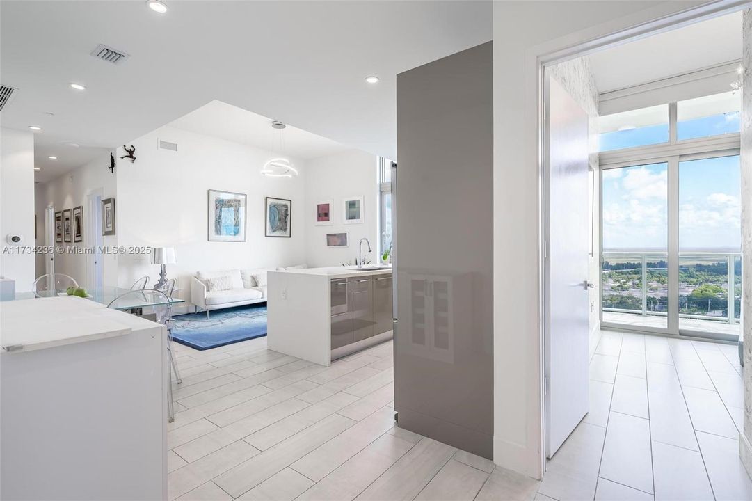 Recently Rented: $4,325 (3 beds, 3 baths, 1262 Square Feet)