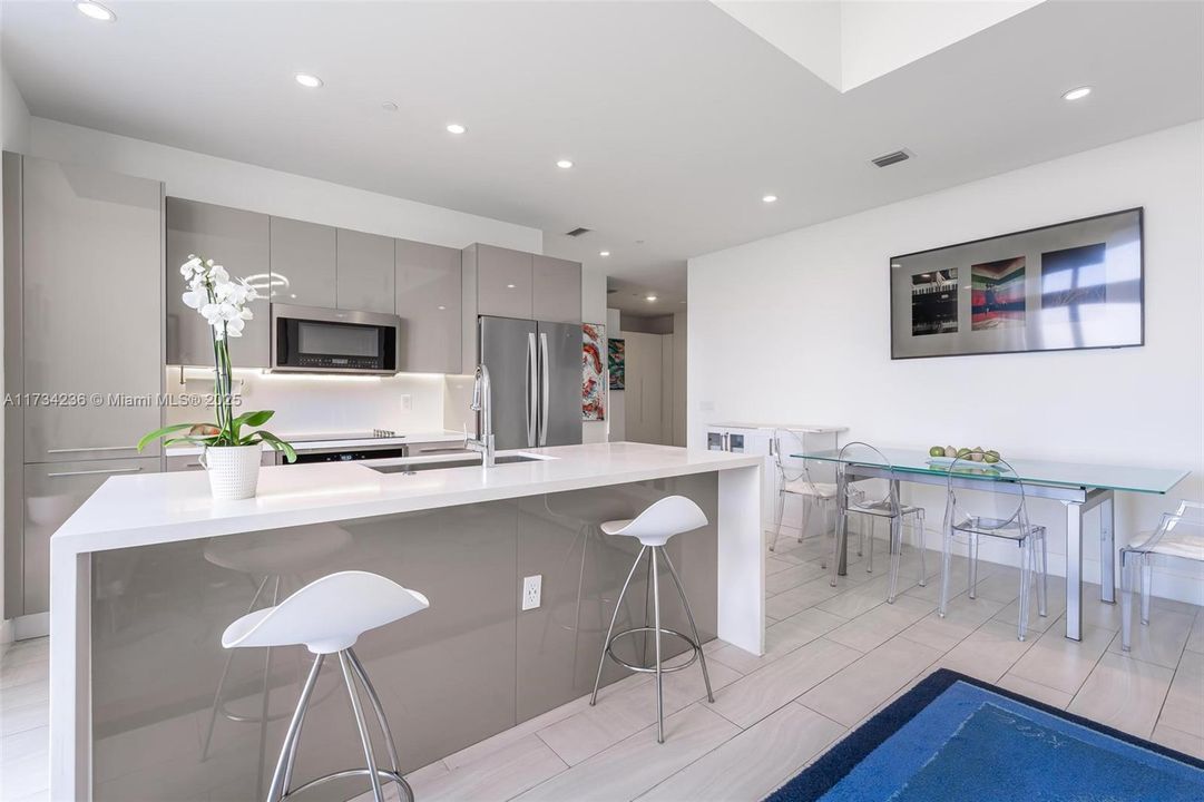 Recently Rented: $4,325 (3 beds, 3 baths, 1262 Square Feet)