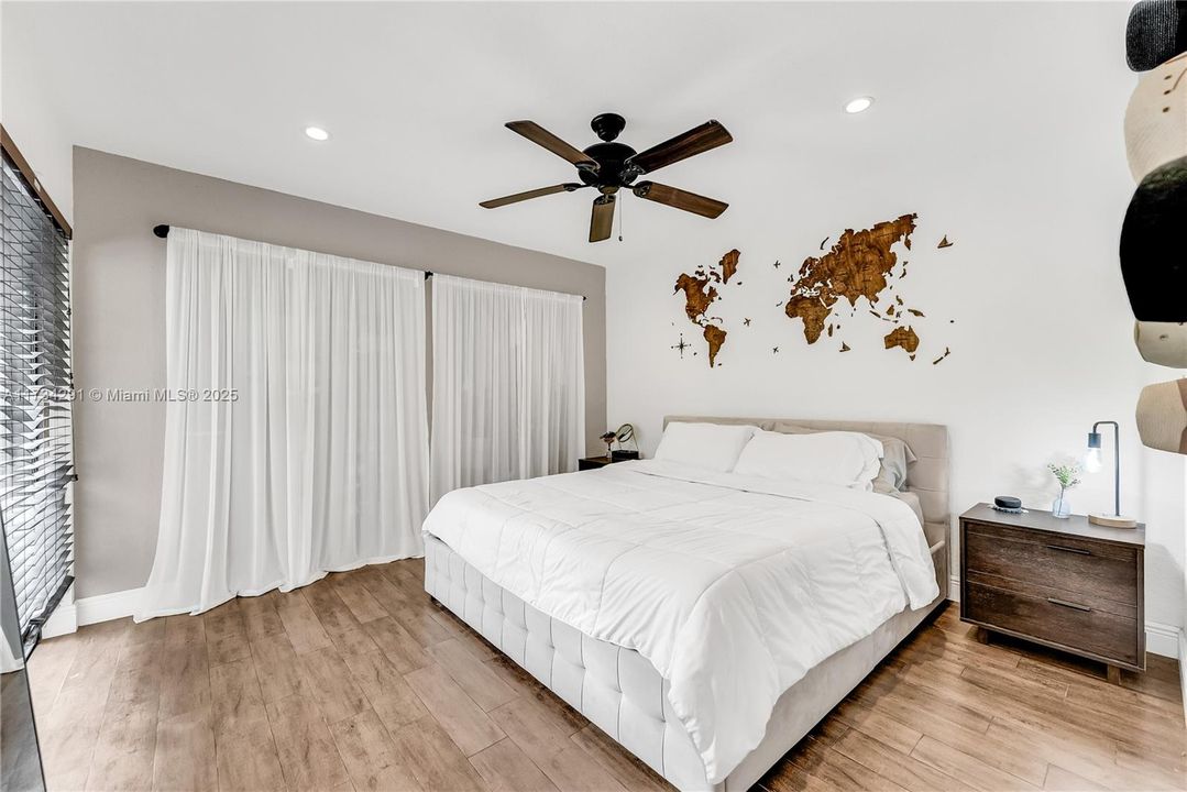 Recently Rented: $2,350 (2 beds, 1 baths, 890 Square Feet)