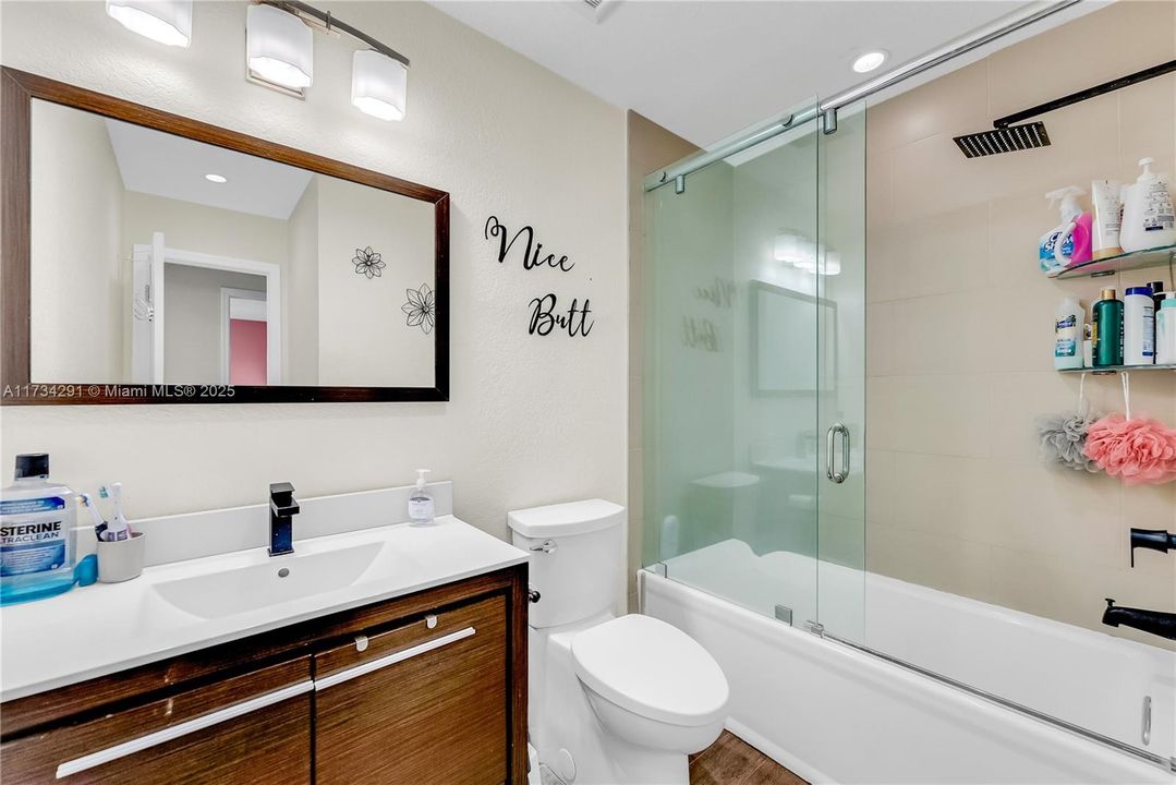 Recently Rented: $2,350 (2 beds, 1 baths, 890 Square Feet)