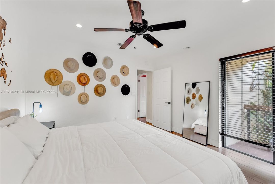 Recently Rented: $2,350 (2 beds, 1 baths, 890 Square Feet)