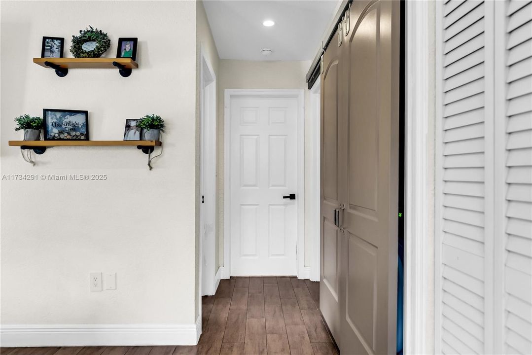 Recently Rented: $2,350 (2 beds, 1 baths, 890 Square Feet)