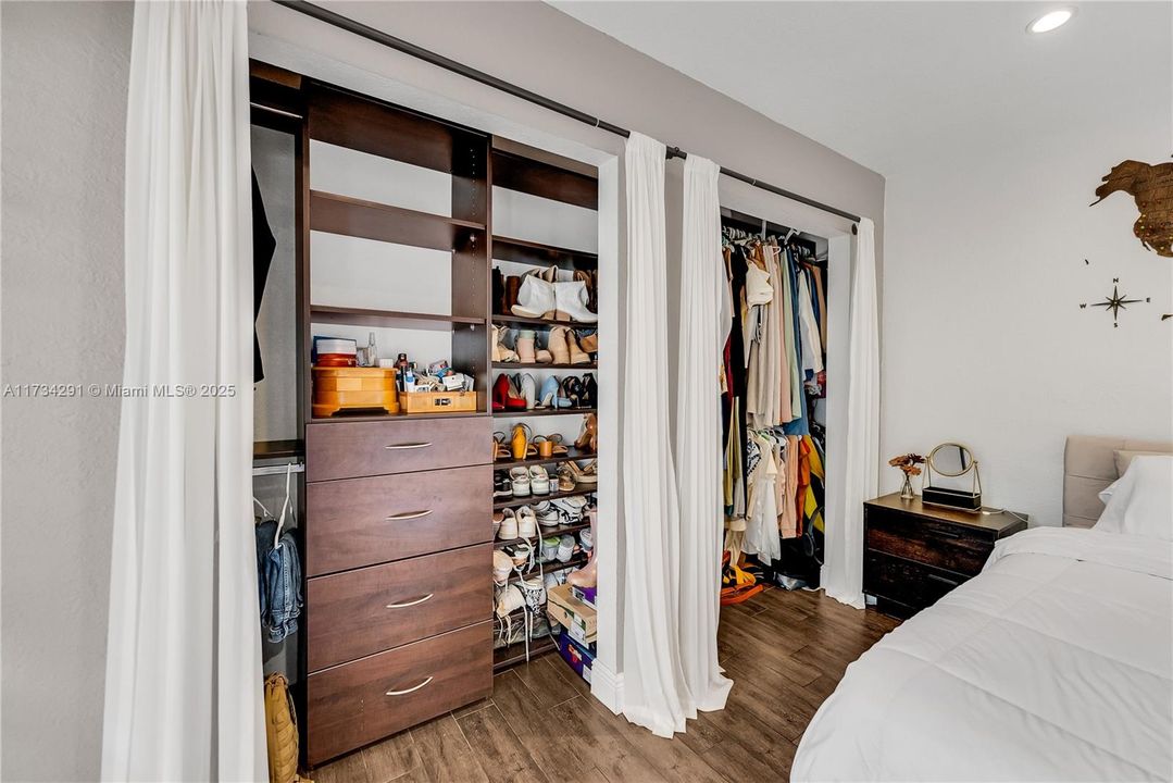 Recently Rented: $2,350 (2 beds, 1 baths, 890 Square Feet)