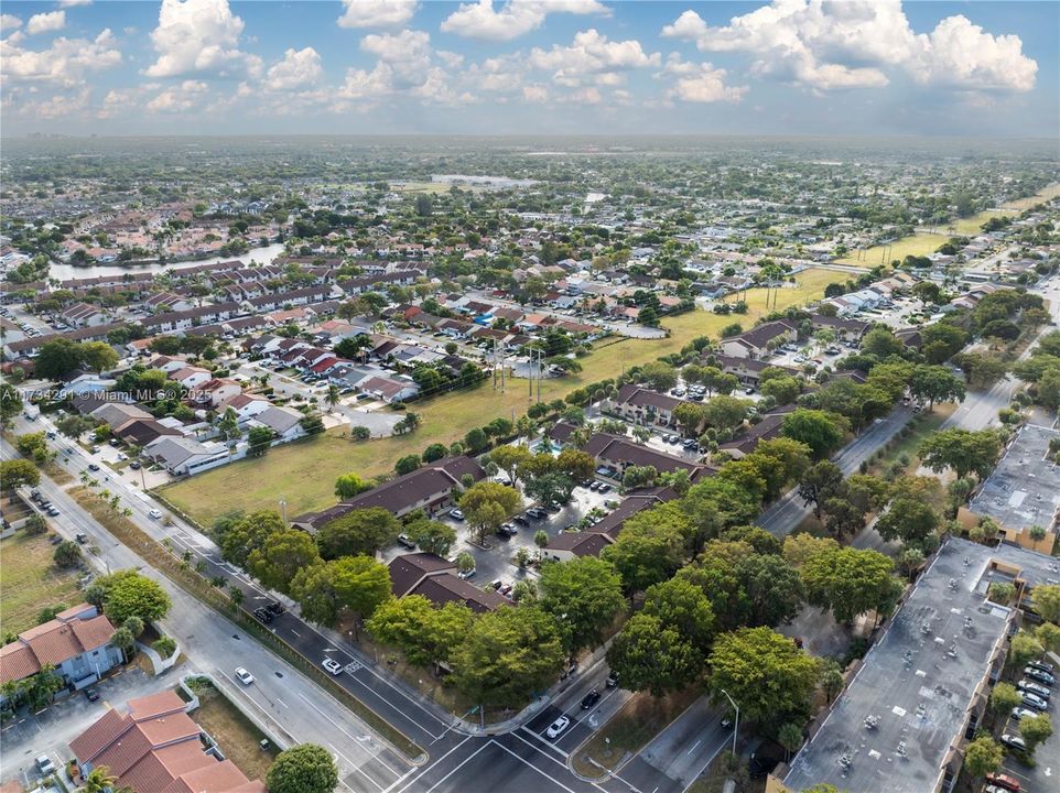 Recently Rented: $2,350 (2 beds, 1 baths, 890 Square Feet)