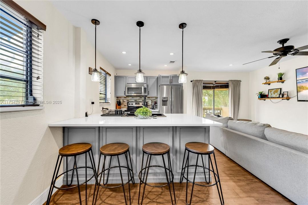 Recently Rented: $2,350 (2 beds, 1 baths, 890 Square Feet)