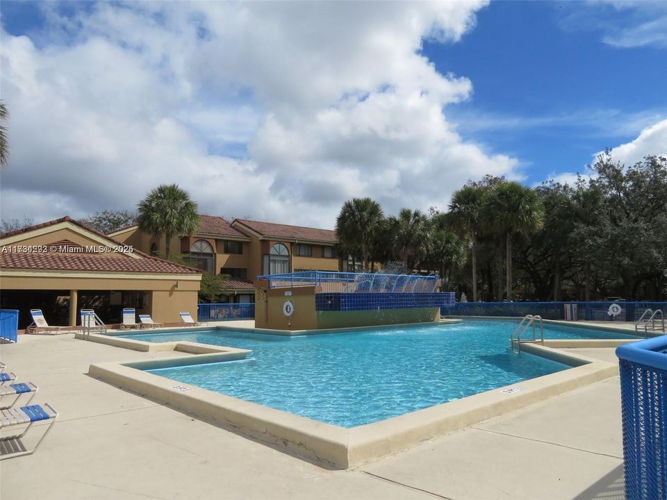 Recientemente alquilado: $2,250 (2 camas, 2 baños, 850 Pies cuadrados)