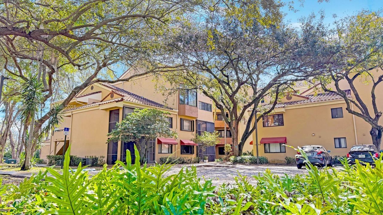 Recientemente alquilado: $2,250 (2 camas, 2 baños, 850 Pies cuadrados)