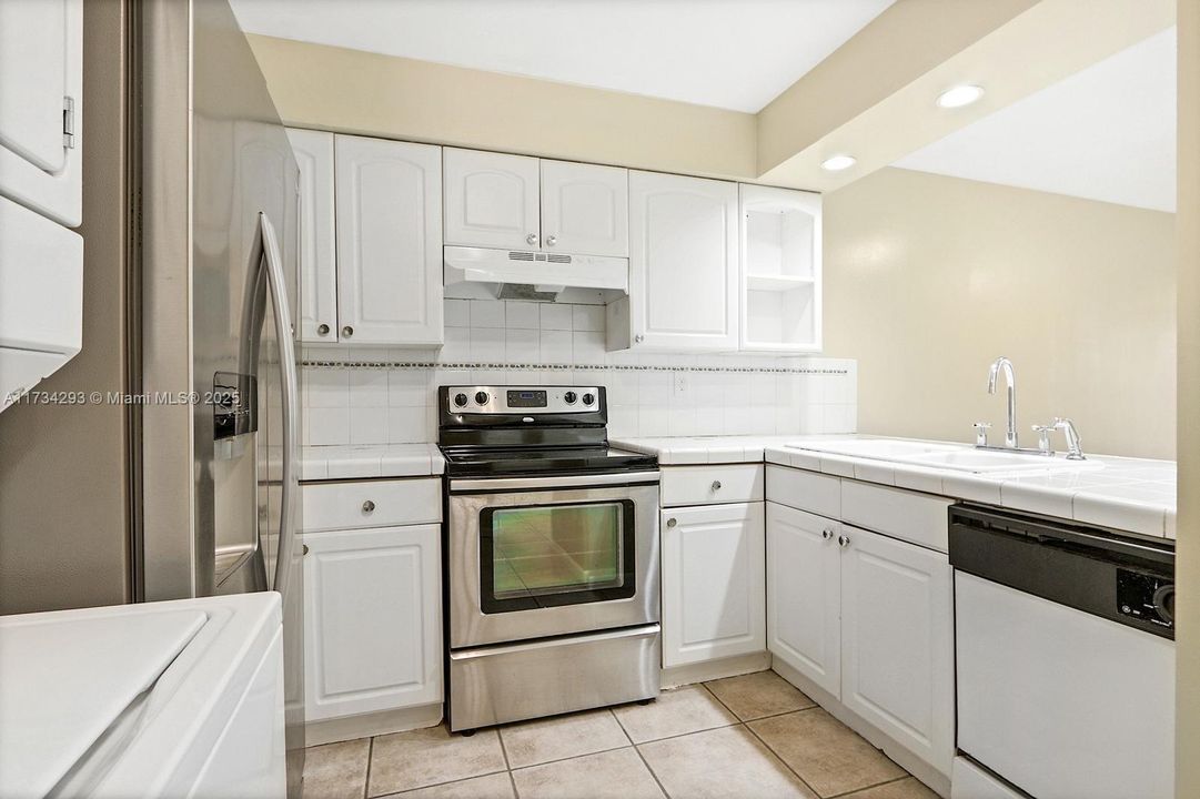 Recientemente alquilado: $2,250 (2 camas, 2 baños, 850 Pies cuadrados)