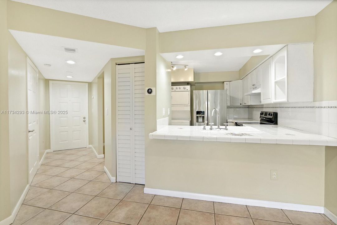 Recientemente alquilado: $2,250 (2 camas, 2 baños, 850 Pies cuadrados)