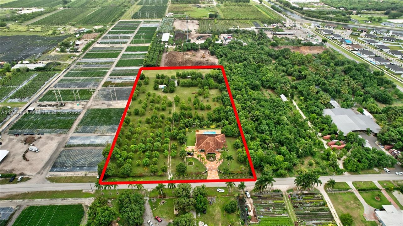 最近售出: $2,310,000 (4 贝兹, 3 浴室, 2974 平方英尺)