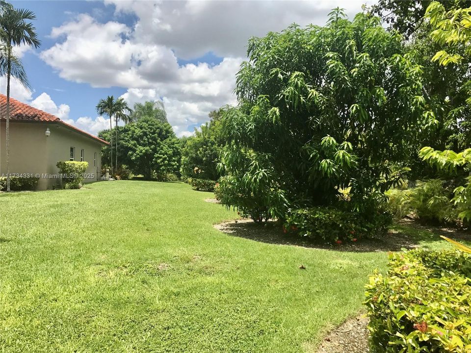 最近售出: $2,310,000 (4 贝兹, 3 浴室, 2974 平方英尺)