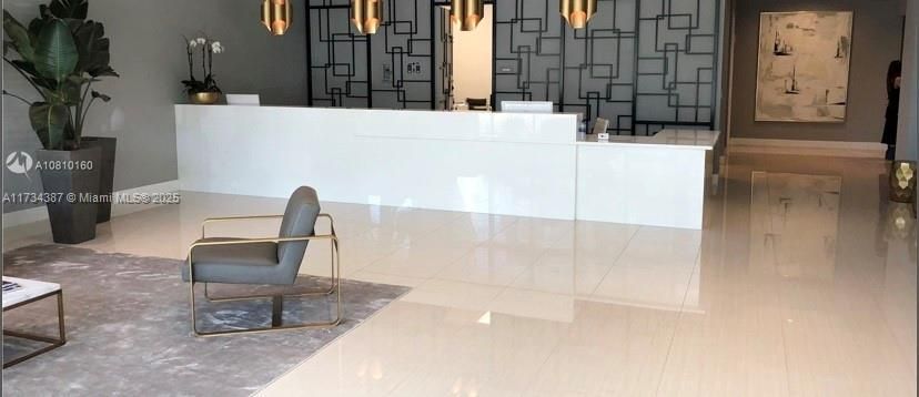 For Sale: $360,000 (1 beds, 1 baths, 560 Square Feet)