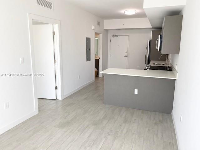 For Sale: $360,000 (1 beds, 1 baths, 560 Square Feet)