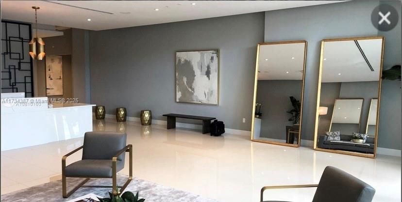 For Sale: $360,000 (1 beds, 1 baths, 560 Square Feet)