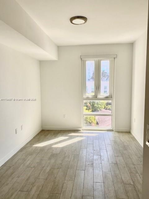 For Sale: $360,000 (1 beds, 1 baths, 560 Square Feet)