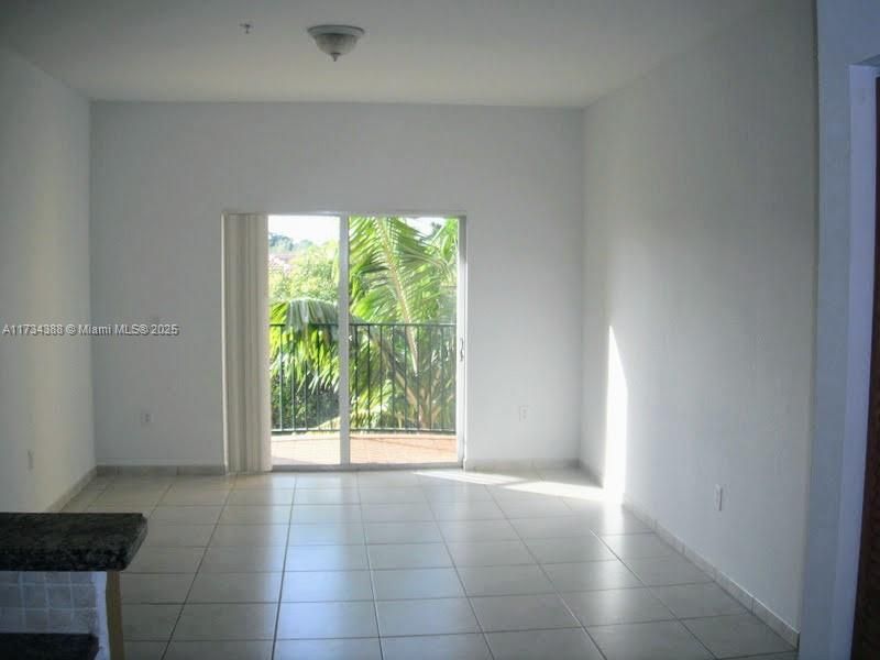 Recently Sold: $360,000 (2 beds, 2 baths, 870 Square Feet)