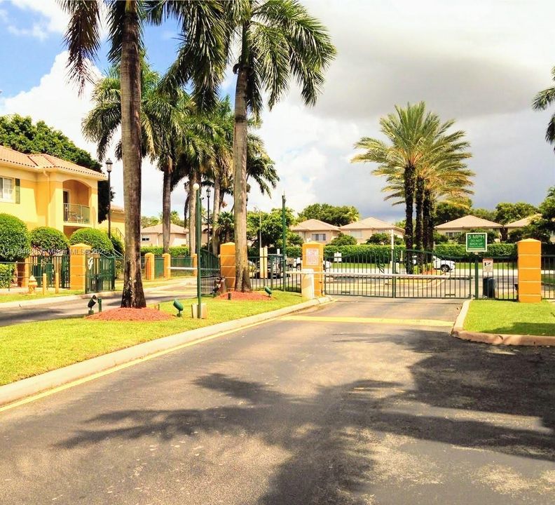 Recently Sold: $360,000 (2 beds, 2 baths, 870 Square Feet)