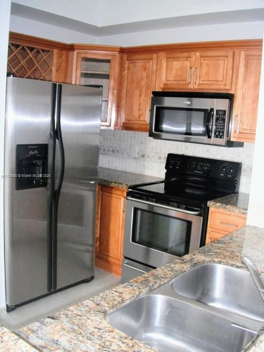 Recently Sold: $360,000 (2 beds, 2 baths, 870 Square Feet)