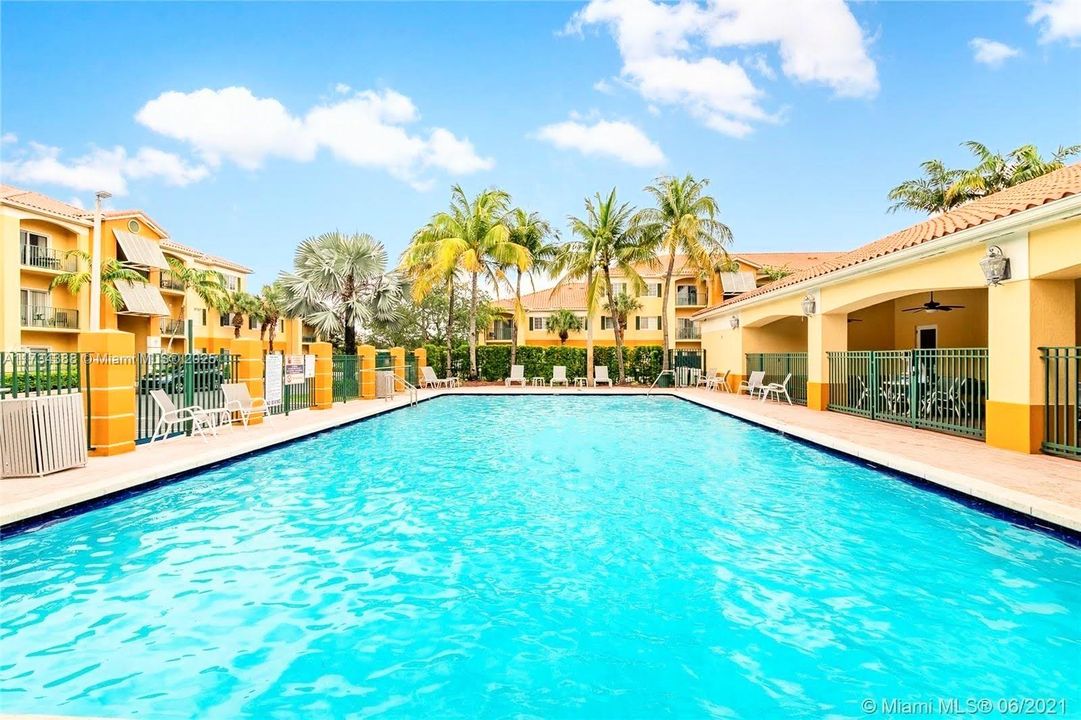 Recently Sold: $360,000 (2 beds, 2 baths, 870 Square Feet)