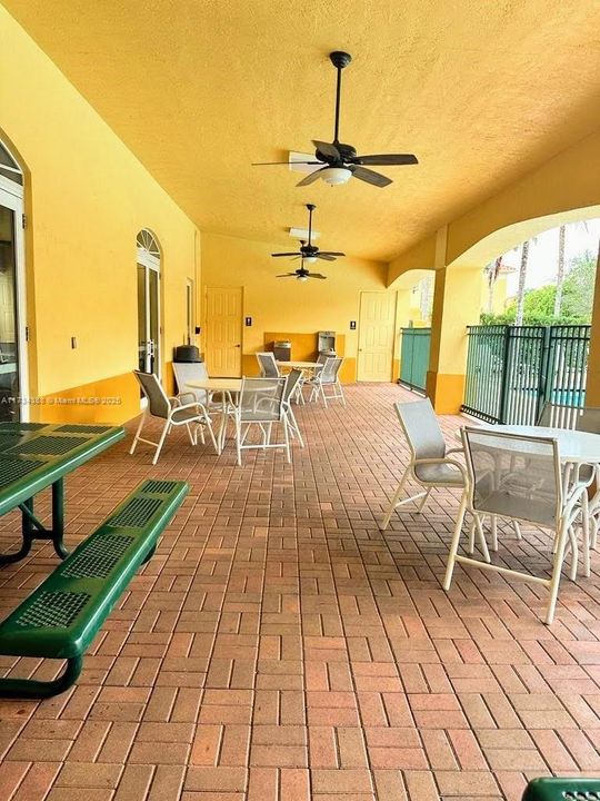 Recently Sold: $360,000 (2 beds, 2 baths, 870 Square Feet)