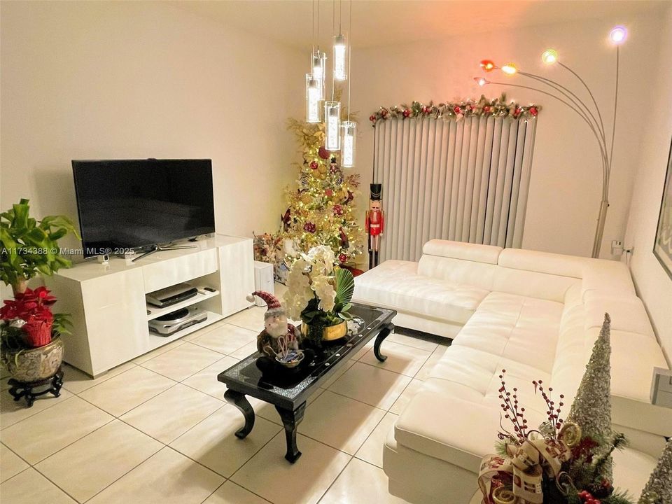 Recently Sold: $360,000 (2 beds, 2 baths, 870 Square Feet)