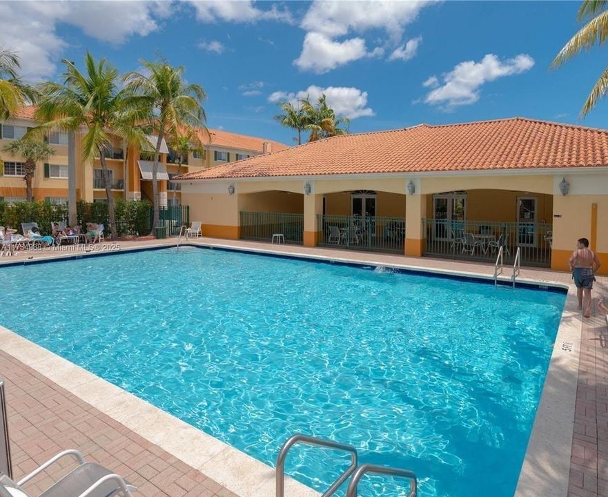 Recently Sold: $360,000 (2 beds, 2 baths, 870 Square Feet)