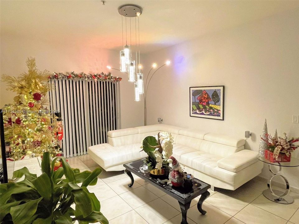 Recently Sold: $360,000 (2 beds, 2 baths, 870 Square Feet)