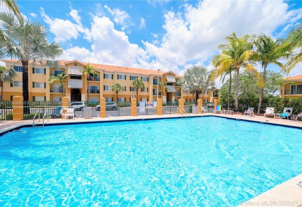 Recently Sold: $360,000 (2 beds, 2 baths, 870 Square Feet)