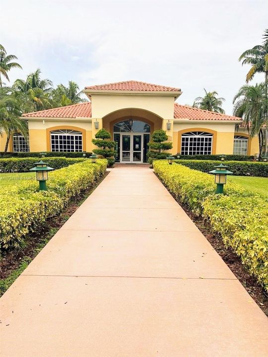 Recently Sold: $360,000 (2 beds, 2 baths, 870 Square Feet)