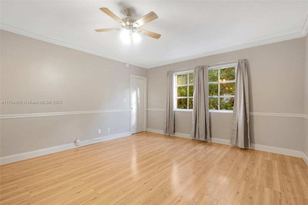 Active With Contract: $172,000 (1 beds, 1 baths, 685 Square Feet)