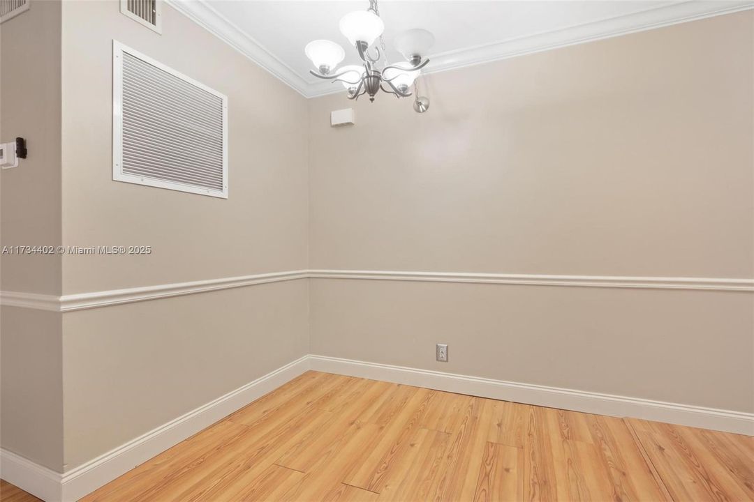 Active With Contract: $172,000 (1 beds, 1 baths, 685 Square Feet)