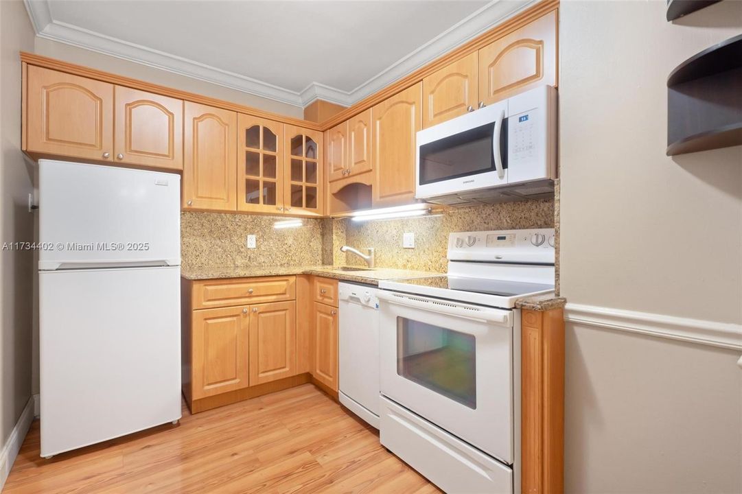 Active With Contract: $172,000 (1 beds, 1 baths, 685 Square Feet)